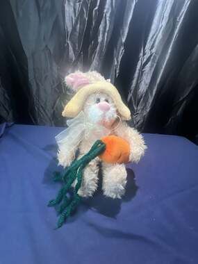 Vintage 1998 Gibson Greetings Hares In Hats Plush Bunny Rabbit w/ Hat and Carrot